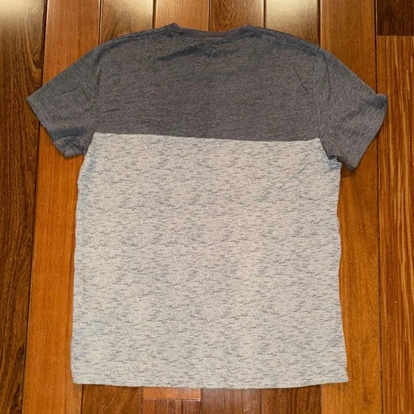 Hollister Two-Tone Gray Short Sleeve Tee - Picture 2 of 2